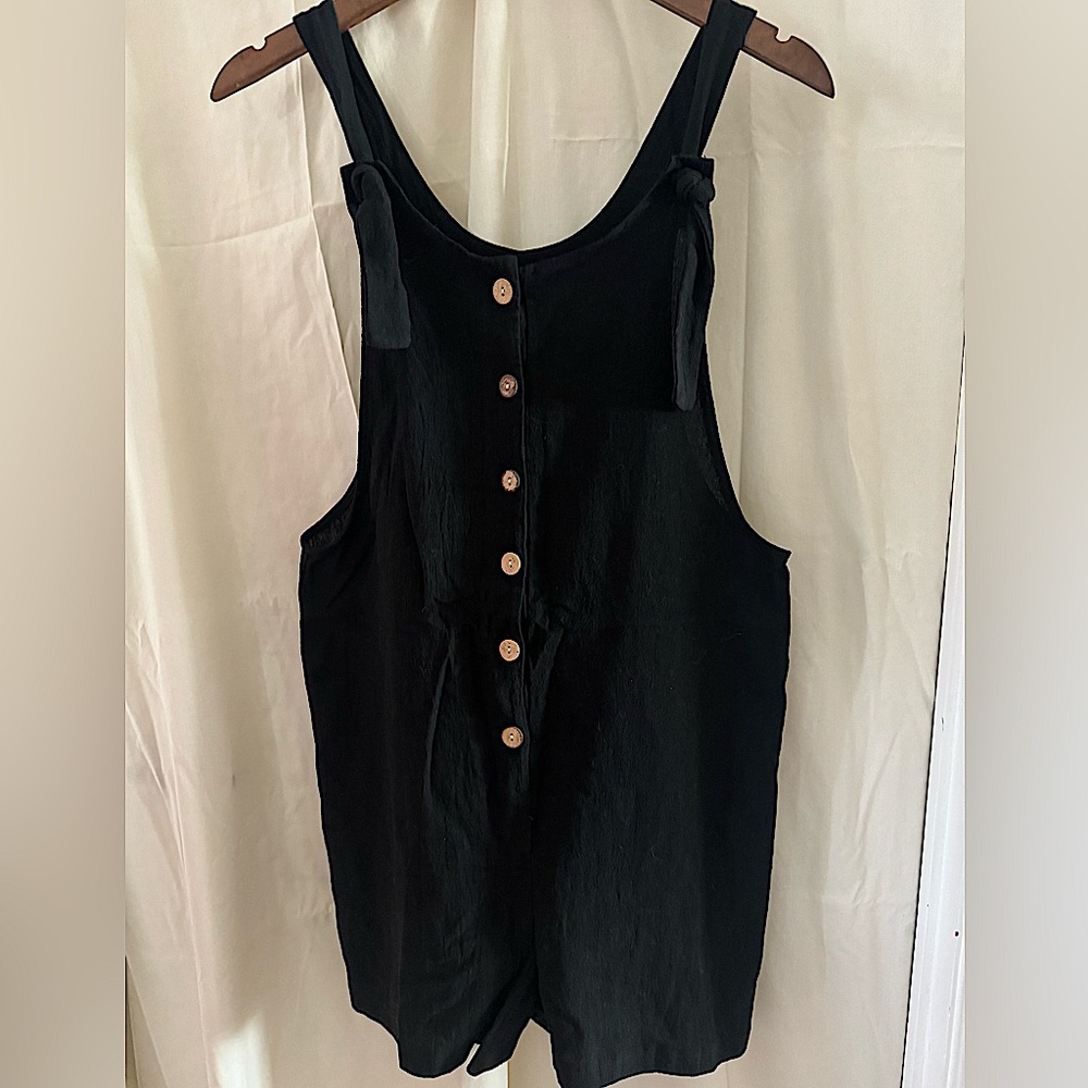 SHEIN romper shorts. NWOT. Size Medium black with tan buttons.